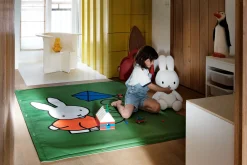 Flying Carpet x Miffy Miffy Spielteppich, grün, 180x140 cm