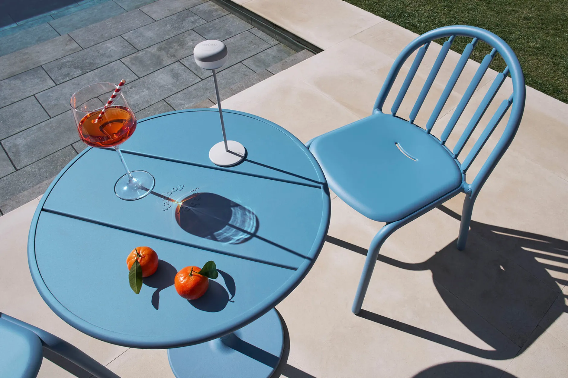Fred's Bistreau Kleiner runder Gartentisch, blau, 60x60x76 cm