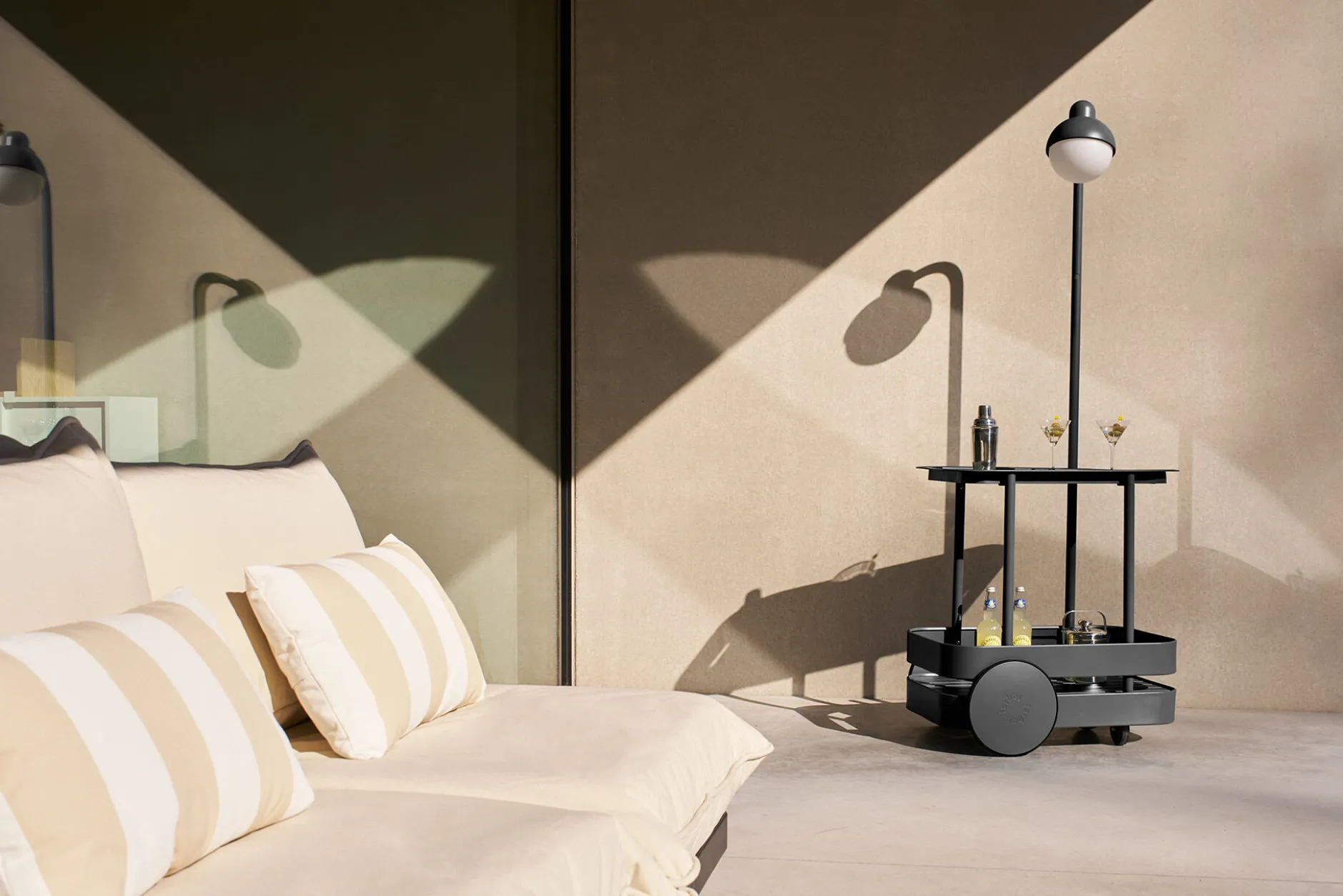 Jolly Trolley Mobile Bartisch, schwarz, 78x55x200 cm